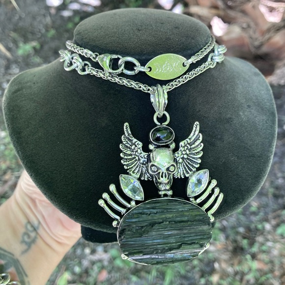 Black tourmaline gemstone ,onyx & cubic zirconia skull wings goth necklace - Picture 14 of 14